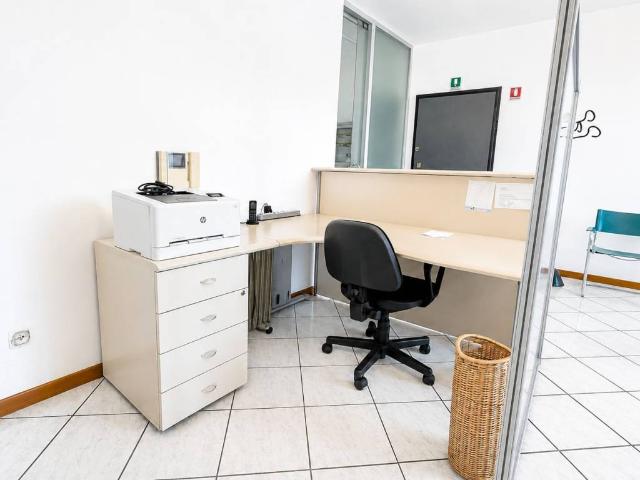 Locale Commerciale in affitto a Re, Reggio Emilia