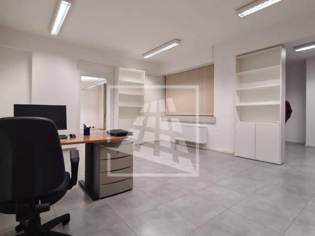 Locale Commerciale in affitto a Migliolungo, Re