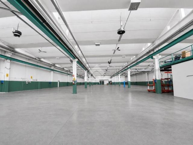 Locale Commerciale in affitto a Mancasale, Re