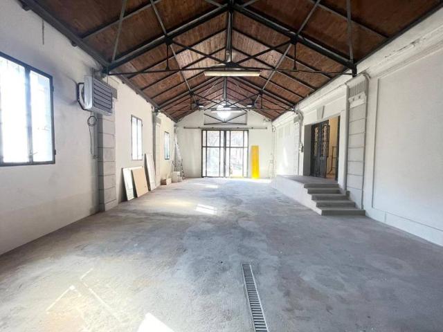 Locale Commerciale in affitto a Re, Reggio Emilia