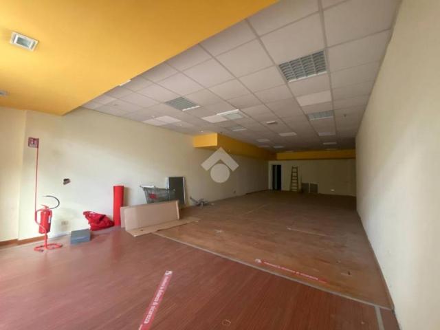 Locale Commerciale in affitto a Buco del Signore, Re
