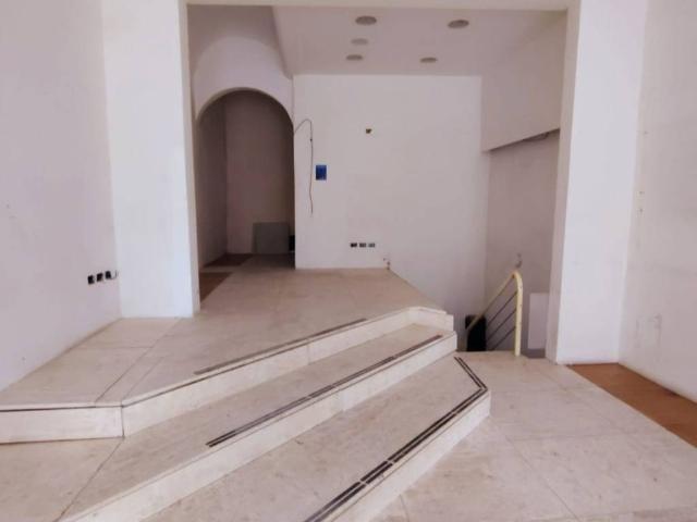 Locale Commerciale in affitto a San Nicolò, Re