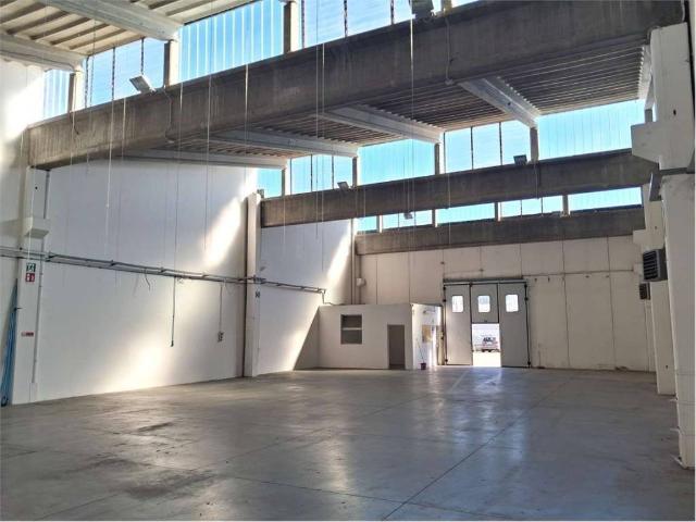 Locale Commerciale in affitto a Pratofontana, Re