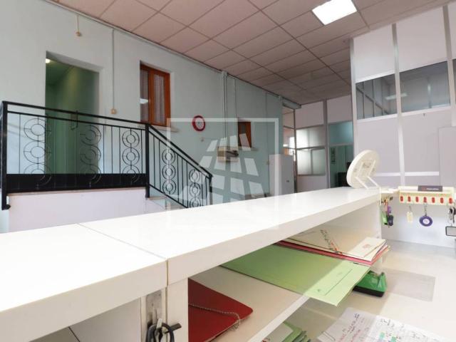 Locale Commerciale in affitto a Cavazzoli, Re