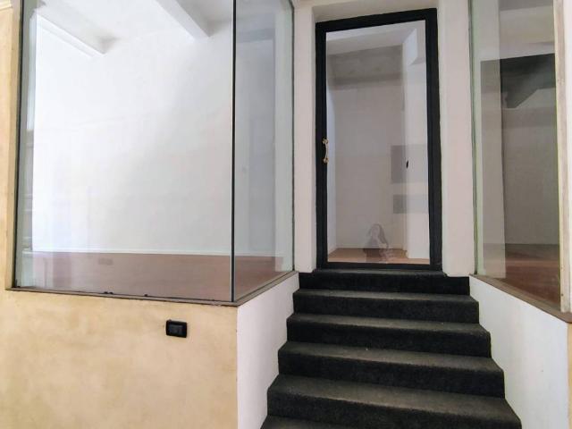 Locale Commerciale in affitto a San Nicolò, Re