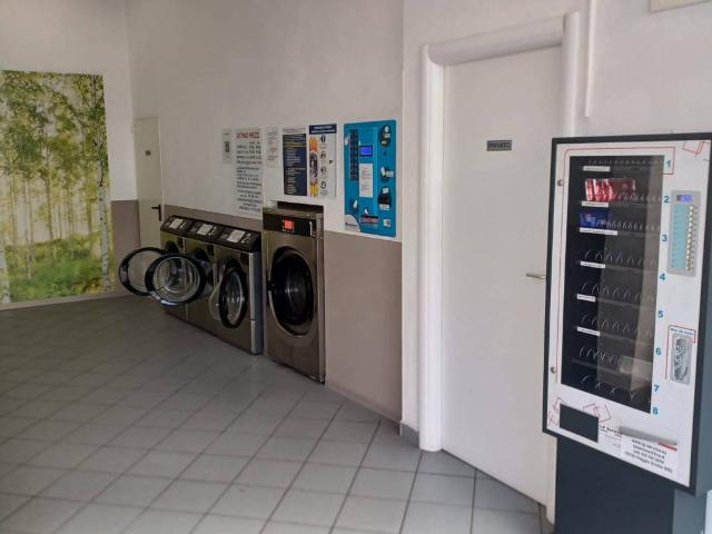 Locale Commerciale in affitto a Re, Reggio Emilia