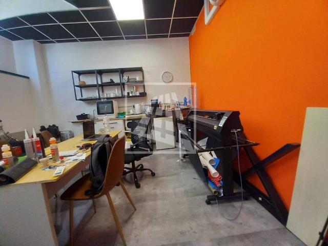 Locale Commerciale in affitto a Sabbione, Re