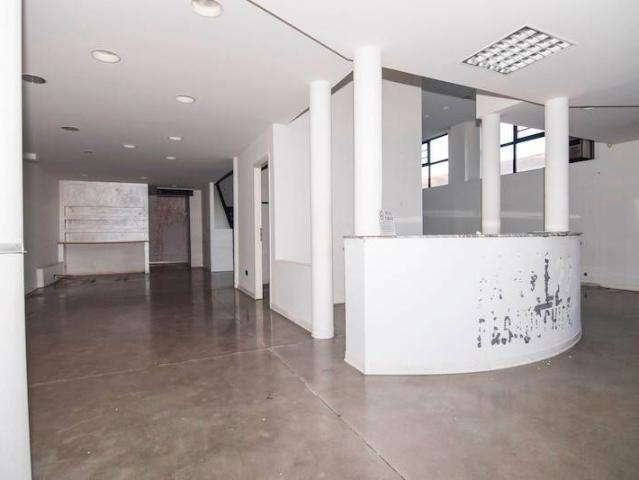 Locale Commerciale in affitto a Re, Reggio Emilia
