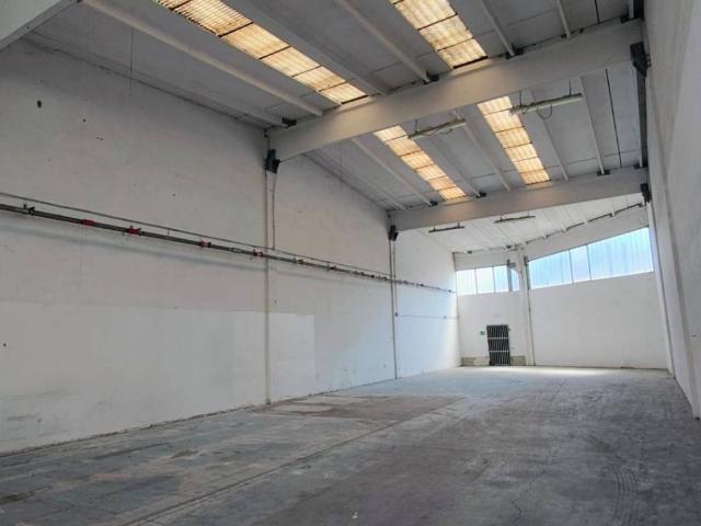Locale Commerciale in affitto a Bassa Reggiana, Re