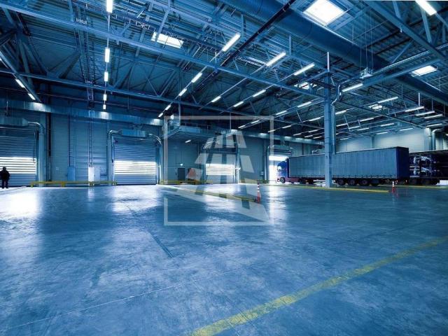 Locale Commerciale in affitto a Bassa Reggiana, Re