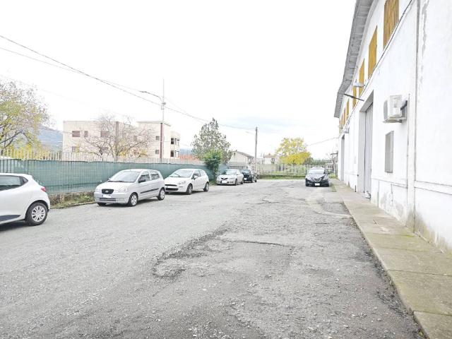 Locale Commerciale in affitto a Calabria, Cosenza