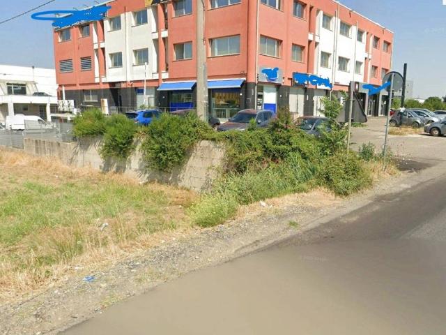 Locale Commerciale in affitto a Calabria, Cosenza