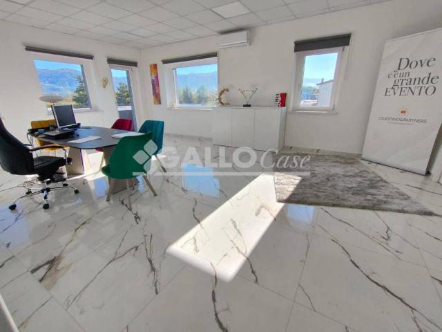 Locale Commerciale in affitto a Calabria, Cosenza