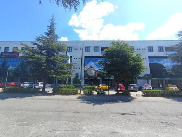 Locale Commerciale in affitto a Calabria, Cosenza