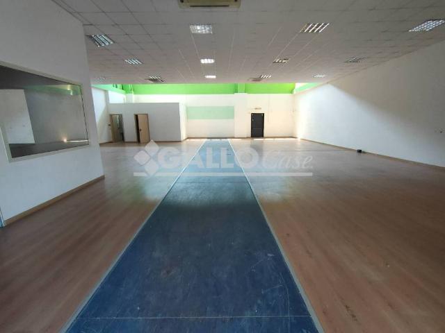Locale Commerciale in affitto a Calabria, Cosenza