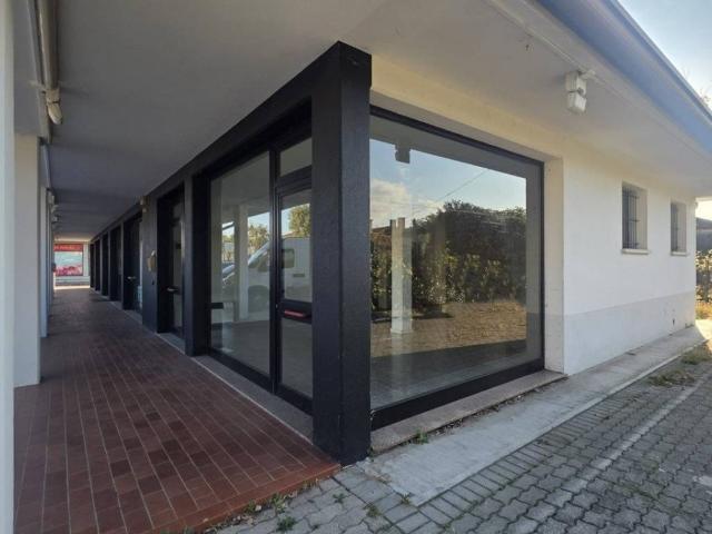 Locale Commerciale in affitto a Resana, Veneto