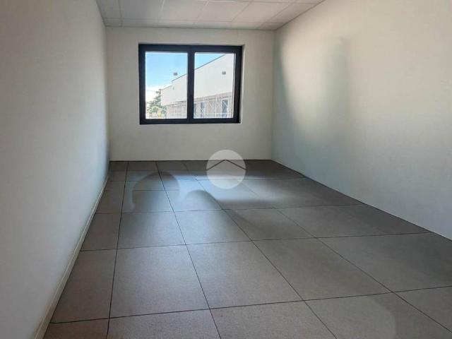 Locale Commerciale in affitto a Treponti, Rezzato