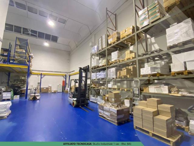 Locale Commerciale in affitto a Rho, Lombardia