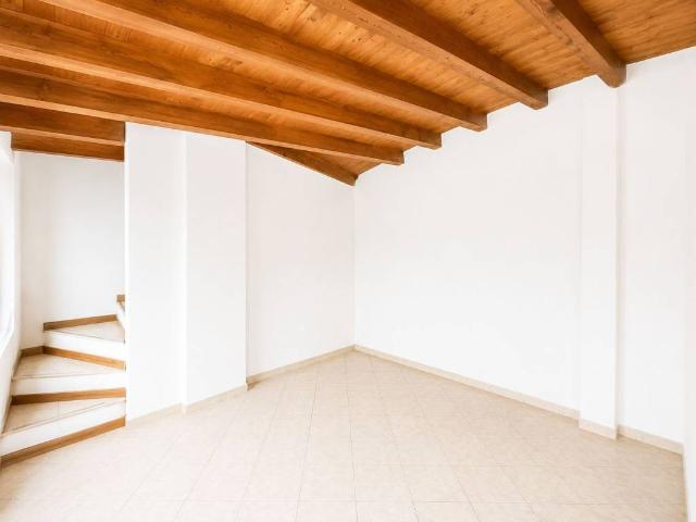 Locale Commerciale in affitto a San Giovanni, Rho