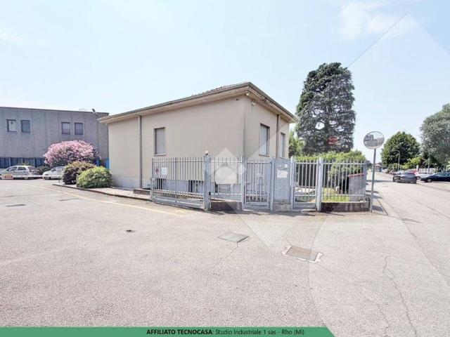 Locale Commerciale in affitto a Rho, Lombardia