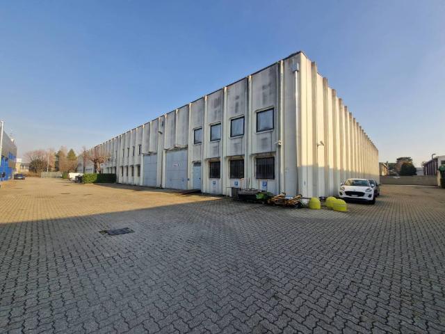 Locale Commerciale in affitto a San Pietro, Rho
