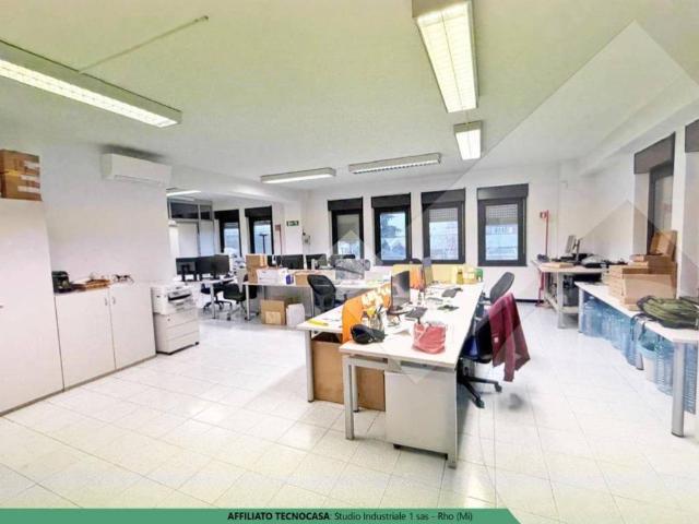 Locale Commerciale in affitto a Rho, Lombardia