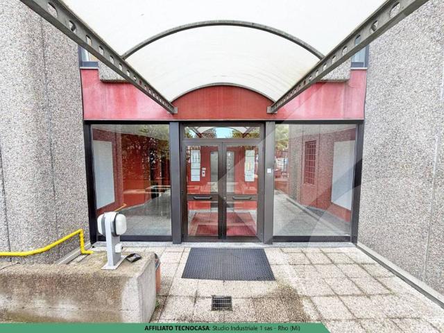 Locale Commerciale in affitto a Rho, Lombardia
