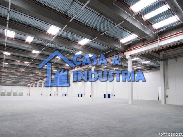 Locale Commerciale in affitto a Rho, Lombardia