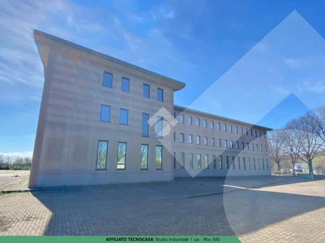 Locale Commerciale in affitto a Rho, Lombardia
