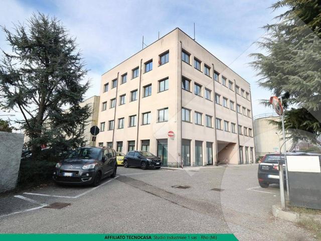 Locale Commerciale in affitto a Rho, Lombardia