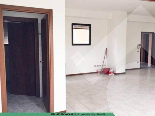 Locale Commerciale in affitto a Rho, Lombardia