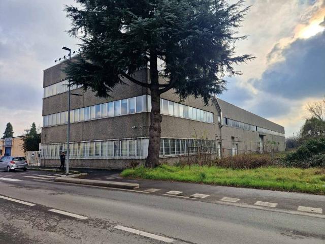 Locale Commerciale in affitto a Rho, Lombardia