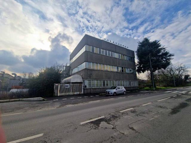 Locale Commerciale in affitto a Rho, Lombardia