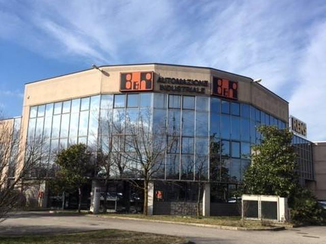 Locale Commerciale in affitto a Rho, Lombardia