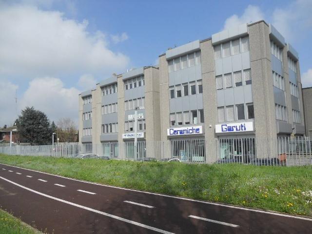 Locale Commerciale in affitto a Rho, Lombardia