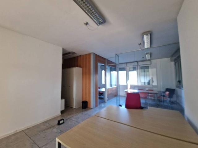 Locale Commerciale in affitto a Rho, Lombardia