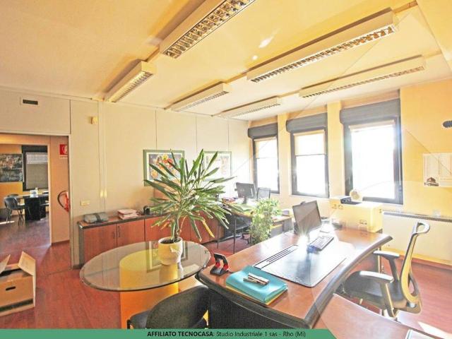Locale Commerciale in affitto a Rho, Lombardia