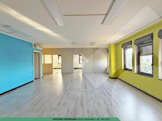 Locale Commerciale in affitto a Rho, Lombardia