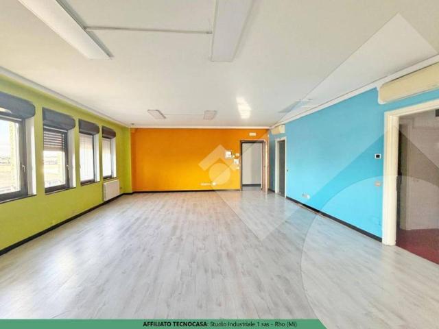 Locale Commerciale in affitto a Rho, Lombardia