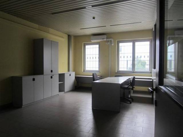 Locale Commerciale in affitto a Rho, Lombardia