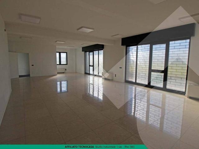 Locale Commerciale in affitto a Rho, Lombardia