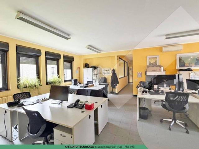 Locale Commerciale in affitto a Rho, Lombardia