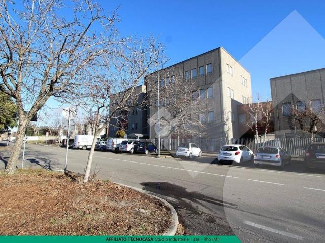 Locale Commerciale in affitto a Rho, Lombardia