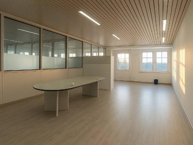 Locale Commerciale in affitto a Rho, Lombardia