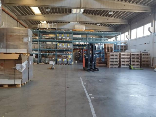 Locale Commerciale in affitto a Rho, Lombardia