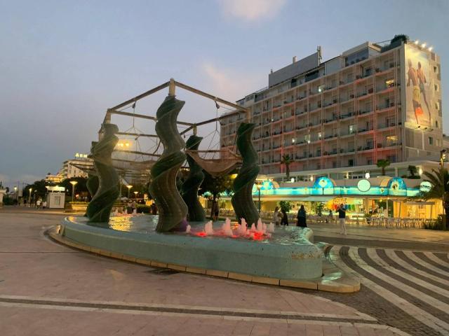 Locale Commerciale in affitto a Riccione, Reggio Emilia