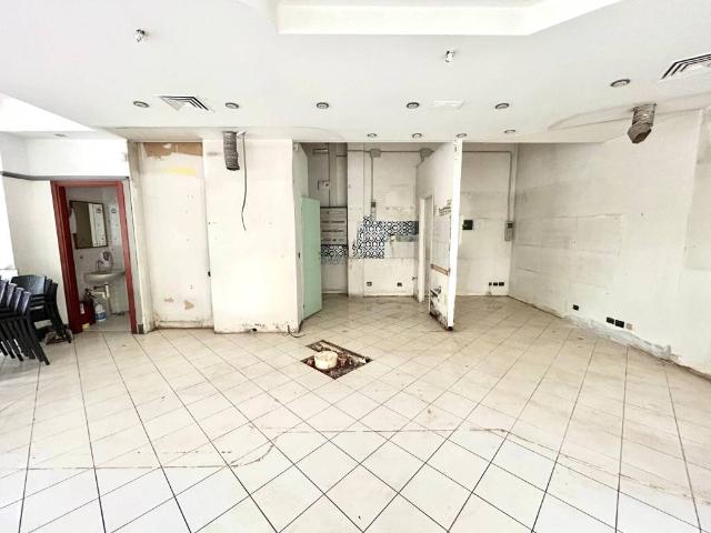 Locale Commerciale in affitto a Riccione, Reggio Emilia