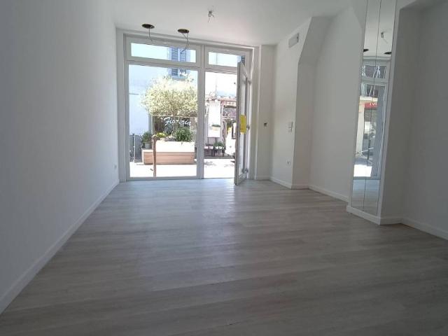 Locale Commerciale in affitto a Riccione, Reggio Emilia
