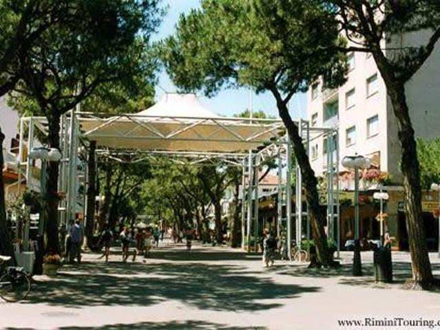 Locale Commerciale in affitto a Riccione, Reggio Emilia