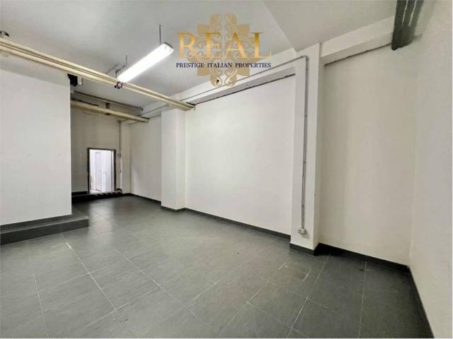 Locale Commerciale in affitto a Abissinia, Riccione